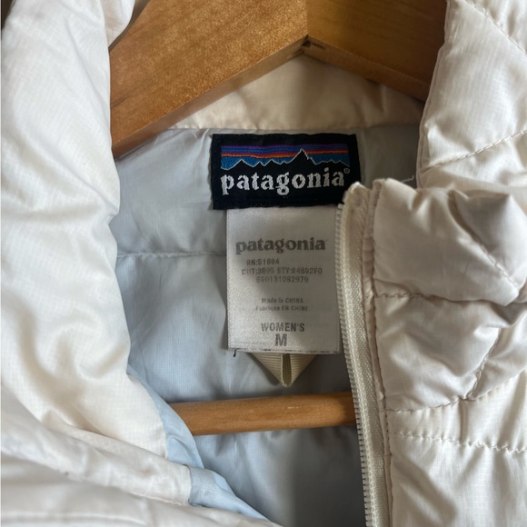 Patagonia Women’s Down Sweater - Picture 4 of 6